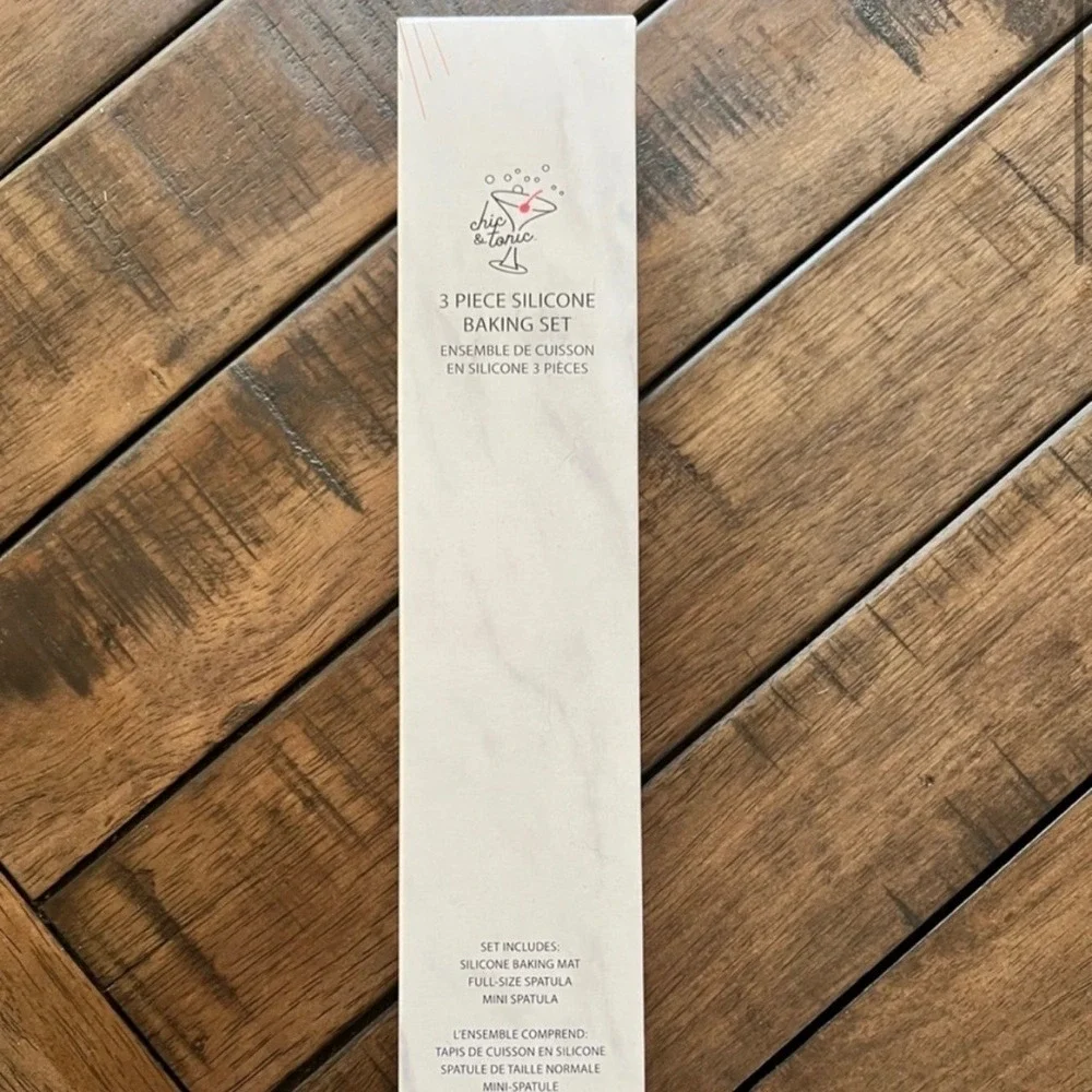 Chic & Tonic 3 Piece Silicone Baking Set White Blue‎ Mat Spatulas CHI-HO-006 NIB